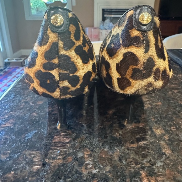 MICHAEL KORS LEOPARD PRINT CALF HAIR CLASSIC PUMPS! Size 10 - Picture 11 of 17